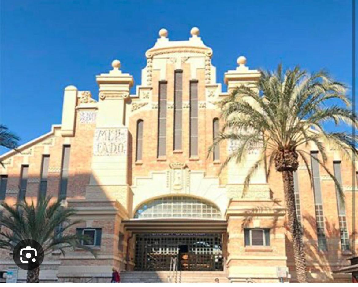 Centrally-Located, Spacious Flat At Historic Centre & Short Walk To Beach لقنت المظهر الخارجي الصورة