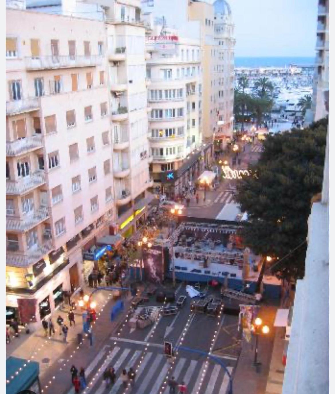 Centrally-Located, Spacious Flat At Historic Centre & Short Walk To Beach لقنت المظهر الخارجي الصورة