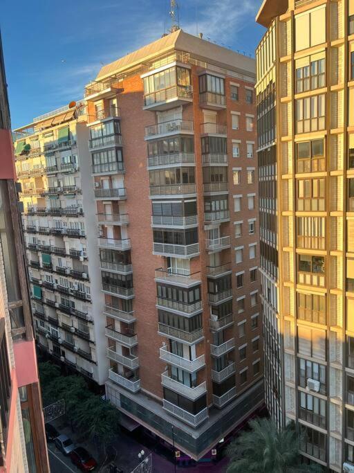 Centrally-Located, Spacious Flat At Historic Centre & Short Walk To Beach لقنت المظهر الخارجي الصورة