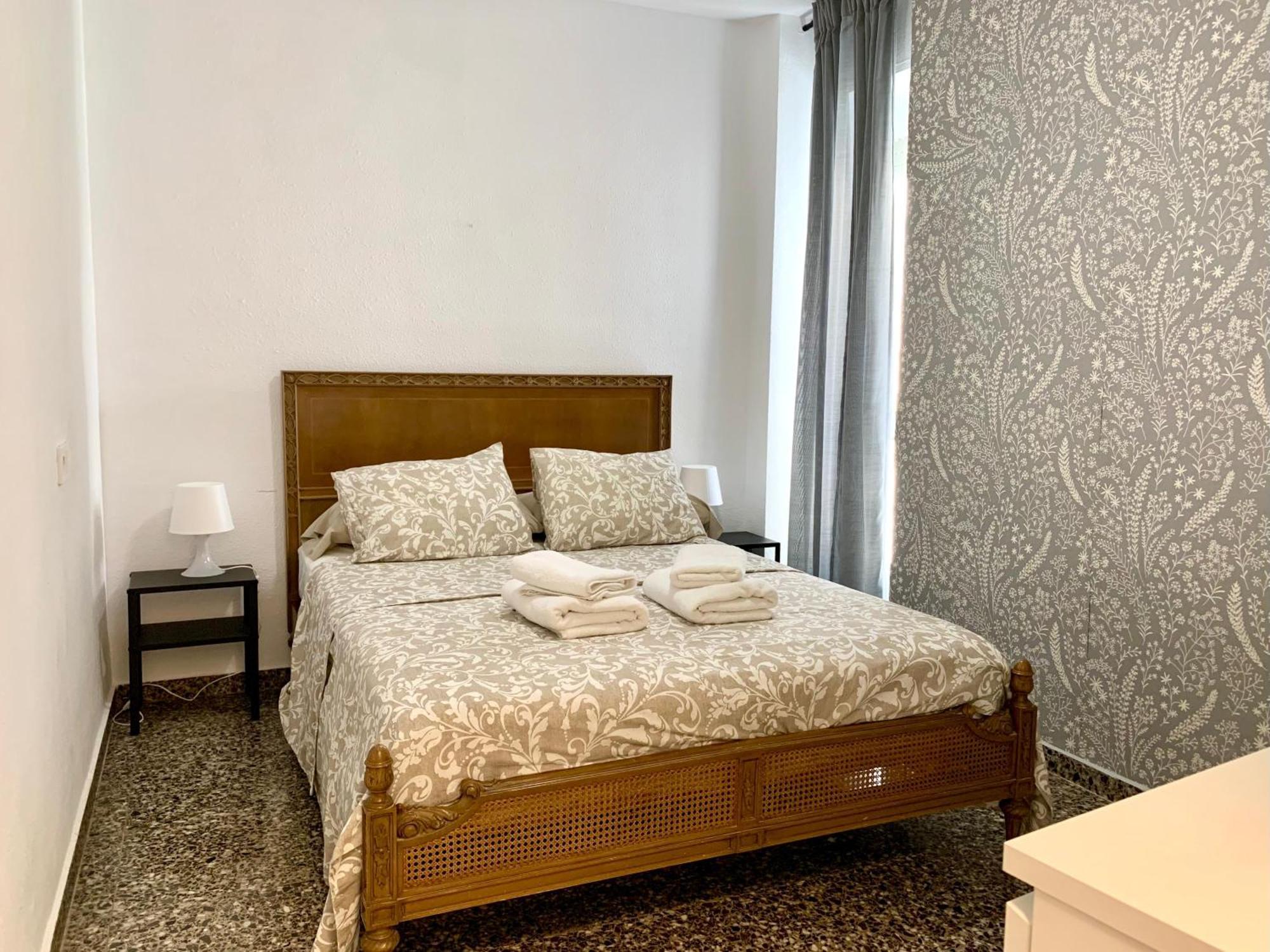 Centrally-Located, Spacious Flat At Historic Centre & Short Walk To Beach لقنت المظهر الخارجي الصورة