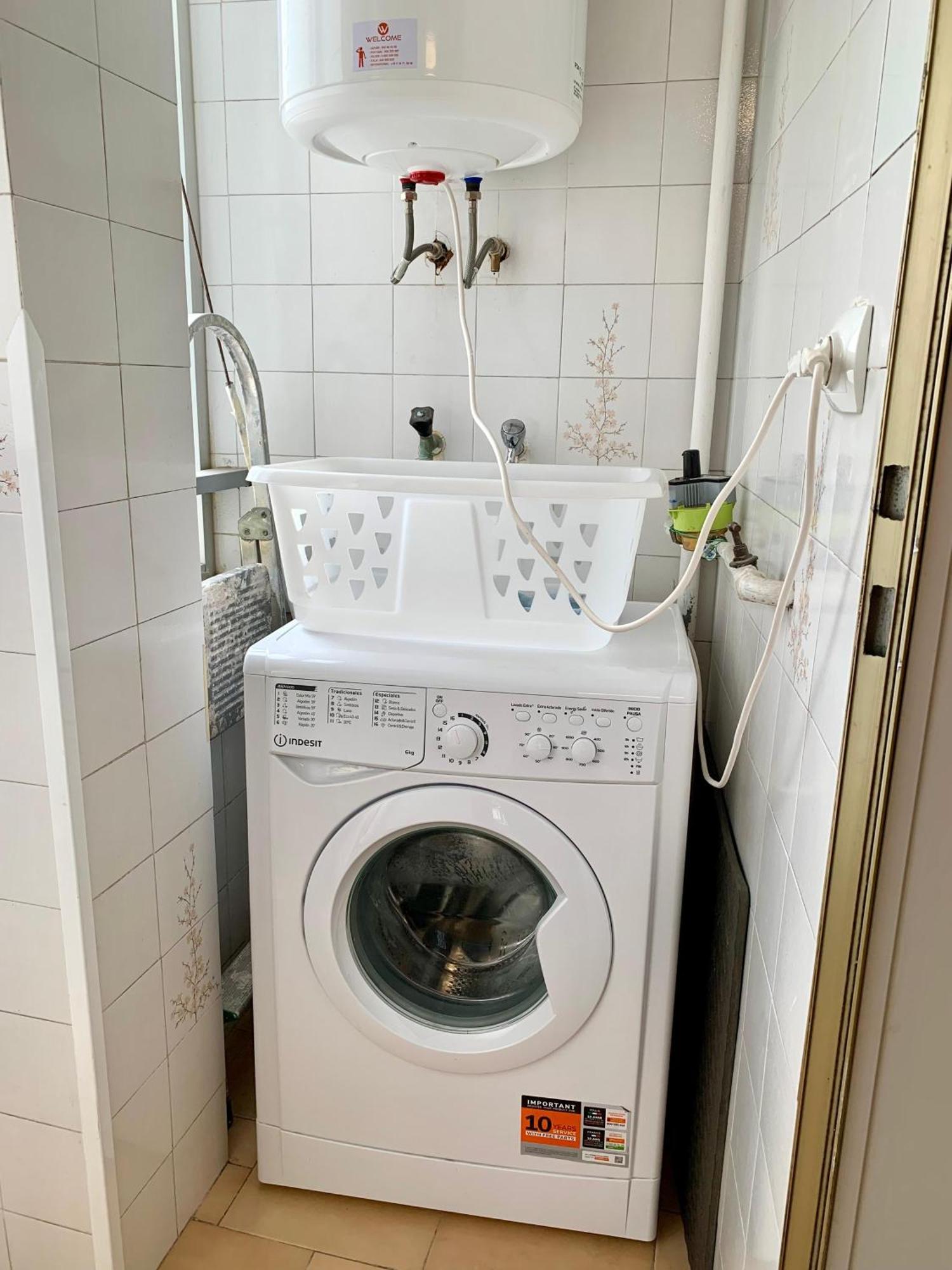 Centrally-Located, Spacious Flat At Historic Centre & Short Walk To Beach لقنت المظهر الخارجي الصورة
