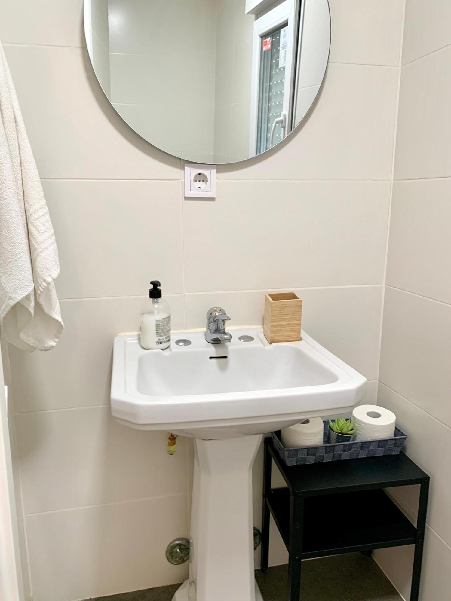 Centrally-Located, Spacious Flat At Historic Centre & Short Walk To Beach لقنت المظهر الخارجي الصورة