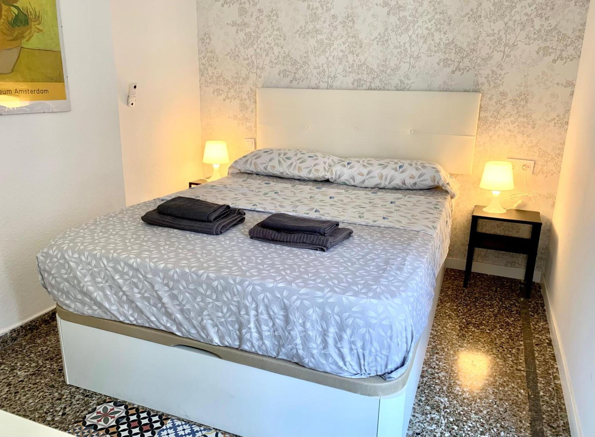 Centrally-Located, Spacious Flat At Historic Centre & Short Walk To Beach لقنت المظهر الخارجي الصورة
