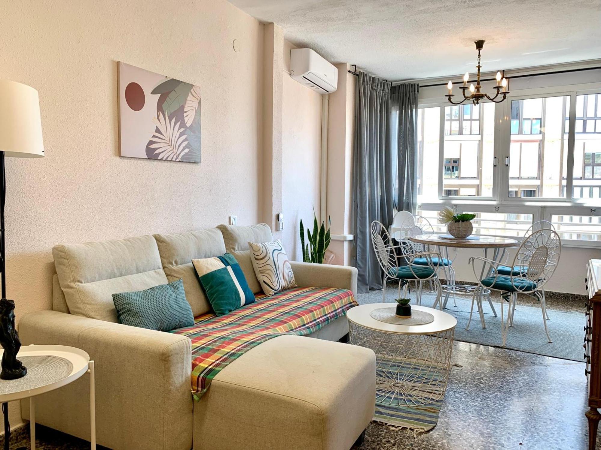 Centrally-Located, Spacious Flat At Historic Centre & Short Walk To Beach لقنت المظهر الخارجي الصورة