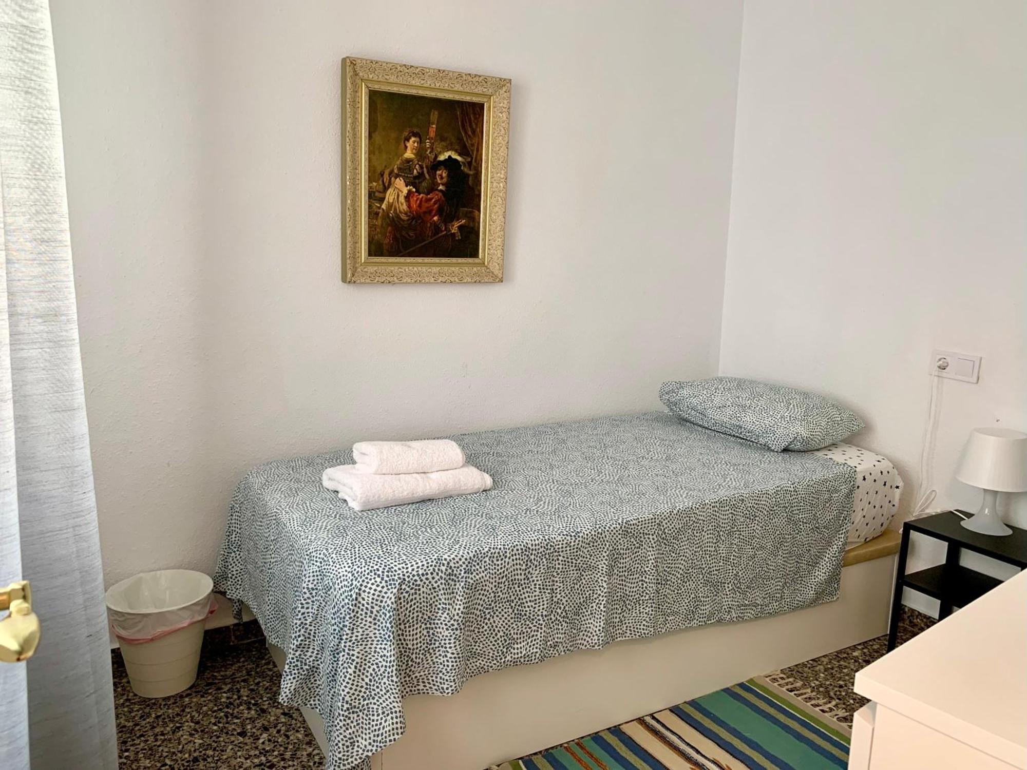 Centrally-Located, Spacious Flat At Historic Centre & Short Walk To Beach لقنت المظهر الخارجي الصورة