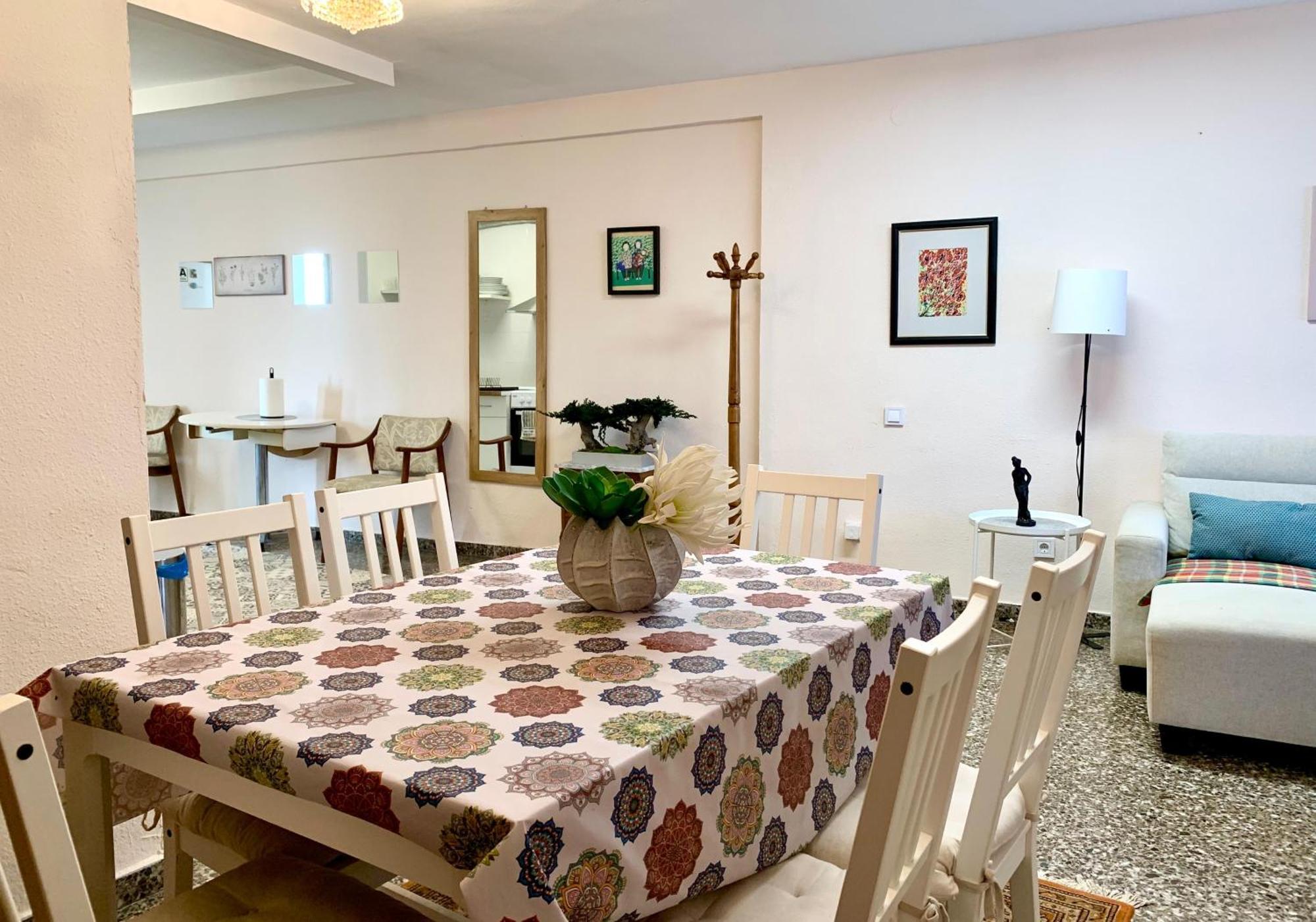 Centrally-Located, Spacious Flat At Historic Centre & Short Walk To Beach لقنت المظهر الخارجي الصورة
