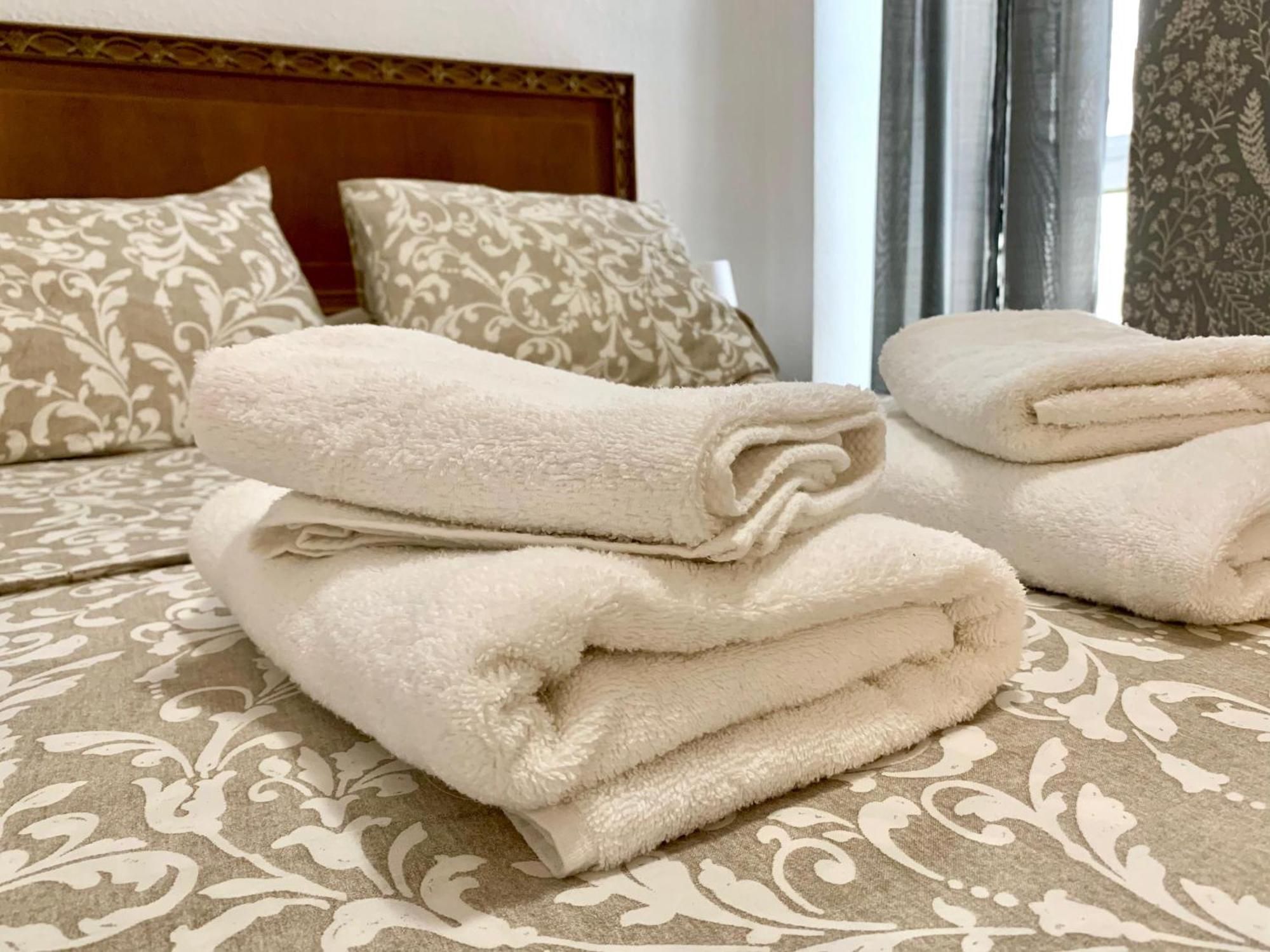 Centrally-Located, Spacious Flat At Historic Centre & Short Walk To Beach لقنت المظهر الخارجي الصورة